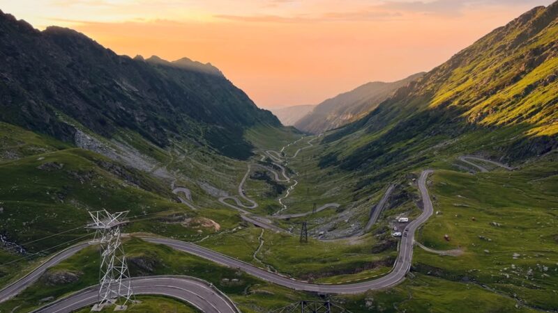 Gest stupid pe Transfăgărășan. Un bărbat a vrut să-și impresioneze iubita și a primit mesajul „Anna, ține-ți prostul acasă!”