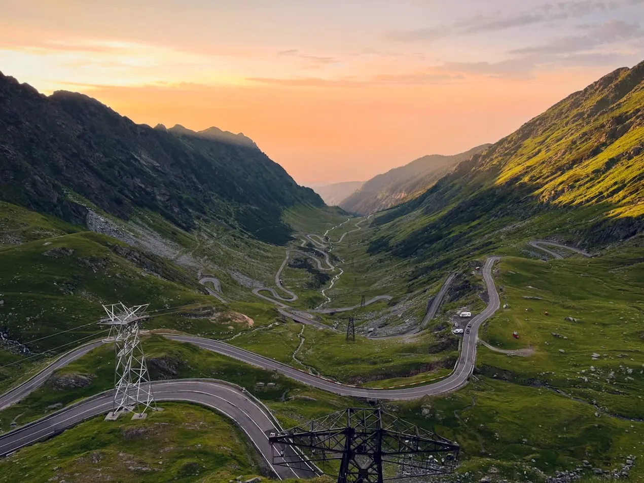 Gest stupid pe Transfăgărășan. Un bărbat a vrut să-și impresioneze iubita și a primit mesajul „Anna, ține-ți prostul acasă!”