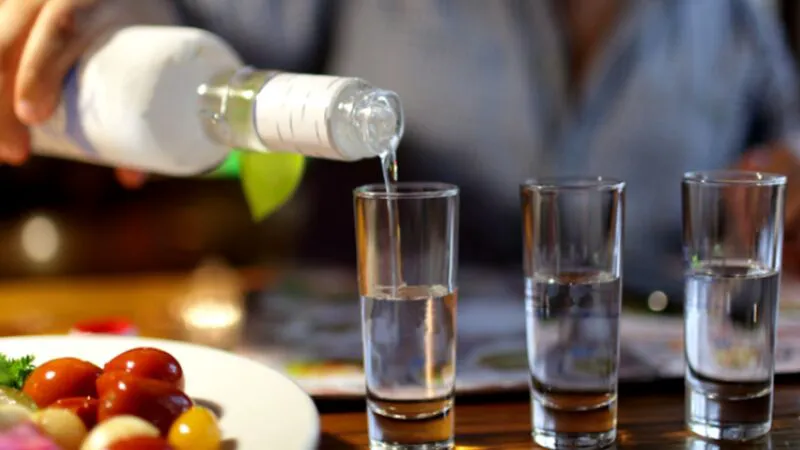 Bancuri. Trei ruşi într-un bar. Chelner, trei halbe de votcă! E incredibil ce urmează