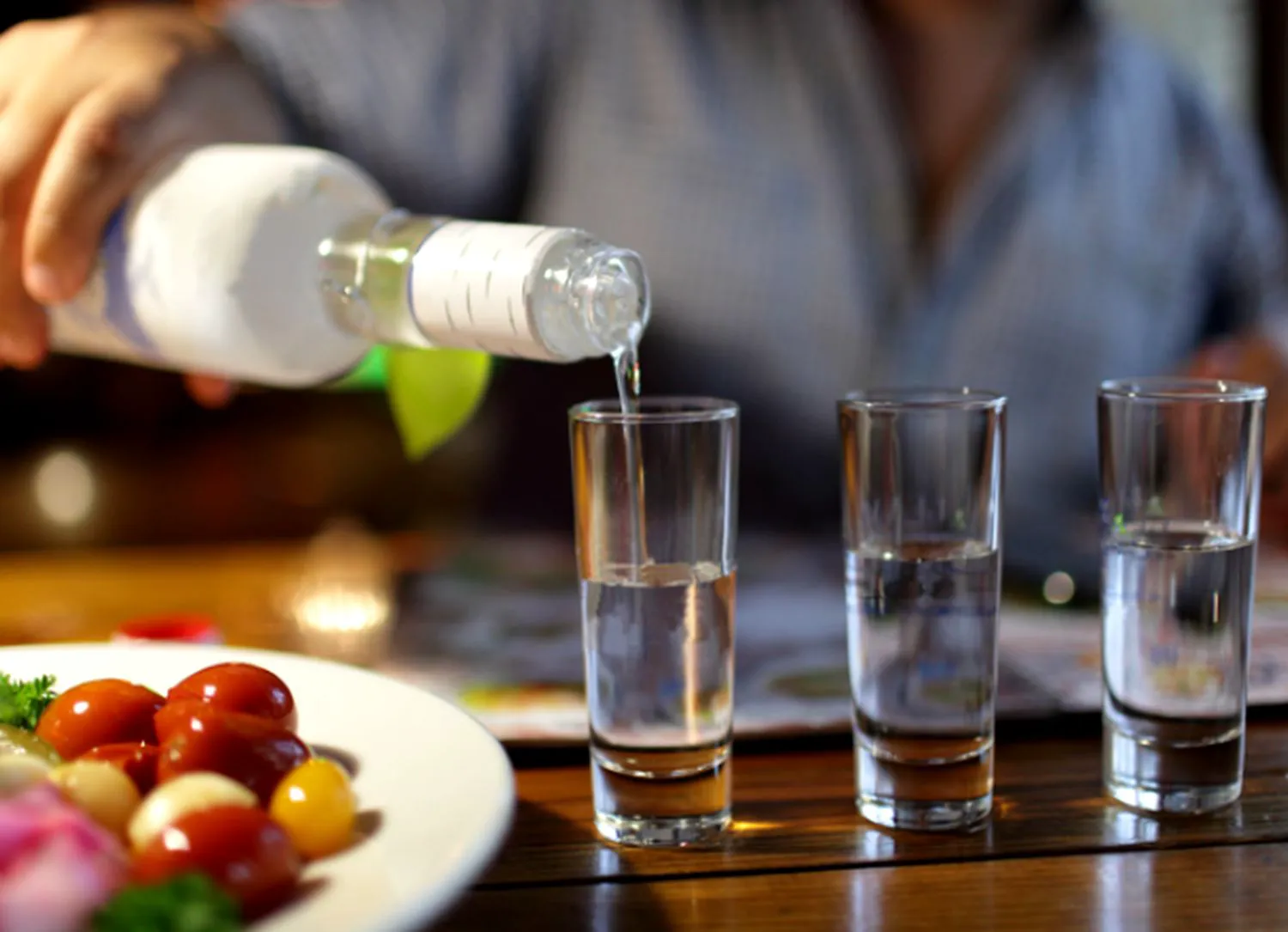Bancuri. Trei ruşi într-un bar. Chelner, trei halbe de votcă! E incredibil ce urmează