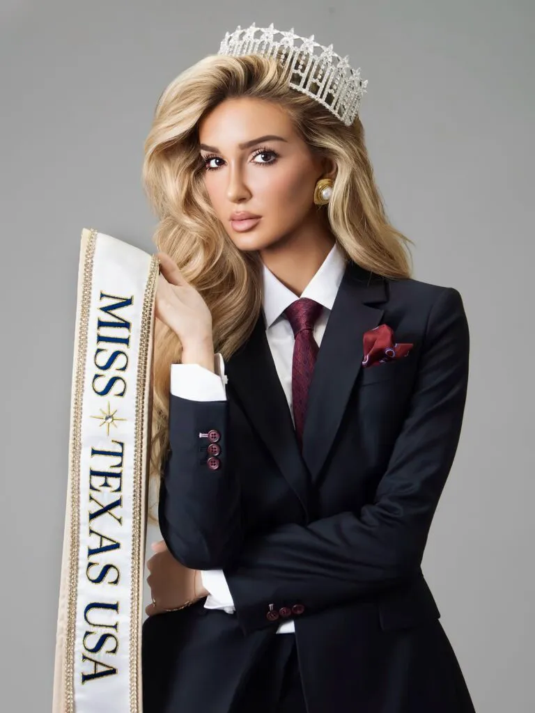 Miss Texas e româncă. Frumoasa blondă care a cucerit America a șocat cu notele ei de la facultate 2 Miss Texas e româncă. Frumoasa blondă care a cucerit America a șocat cu notele ei de la facultate