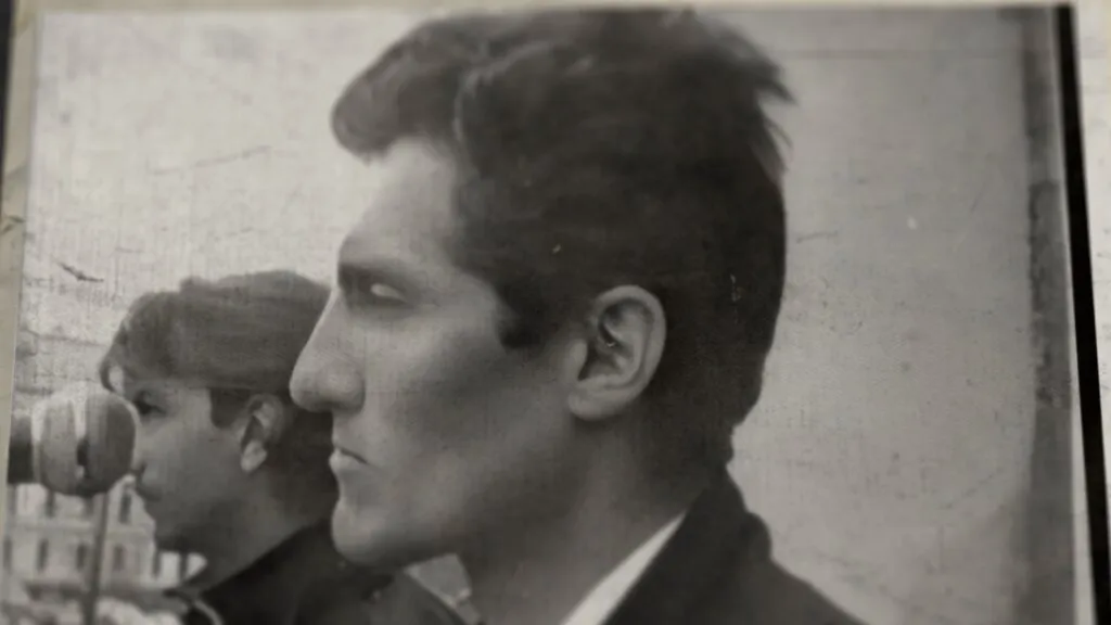 Au fost la baricada din 1989 și victime ale Mineriadei: Marian Munteanu și părintele Valerian Pâslaru, întâlnire după 35 de ani