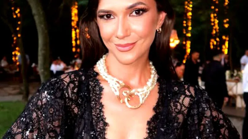 Adela Popescu, amintiri din copilăria cu groparii și pozele cu ruda fără cap