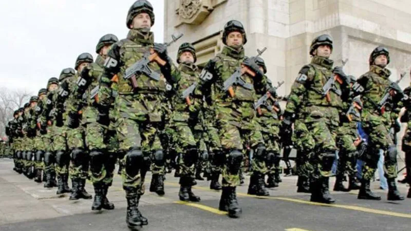 Veste antiglonț la vânzare, într-un târg de vechituri din România. Oamenii le cumpără cu câteva zeci de lei: „Cine răspunde?”