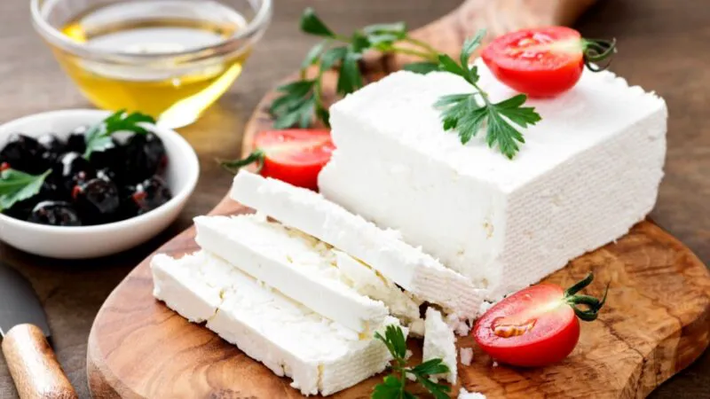 Bancuri. Bilet pe frigider de la ea: Brânza este veche… E super tare ce urmează