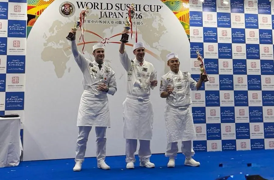 Chef Vlad Tănasie, primul român care a câștigat campionatul mondial de făcut Sushi în Japonia. Preparatele lui i-au uimit pe bucătarii autohtoni