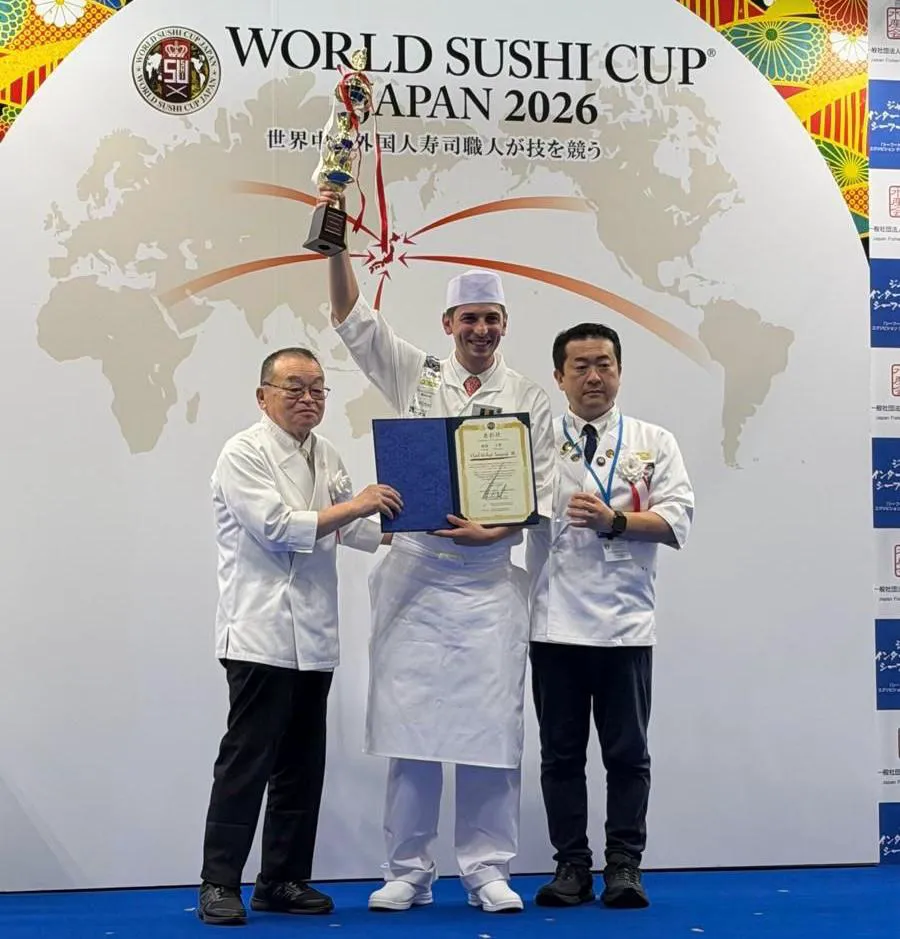 Chef Vlad Tănasie, primul român care a câștigat campionatul mondial de făcut Sushi în Japonia. Preparatele lui i-au uimit pe bucătarii autohtoni