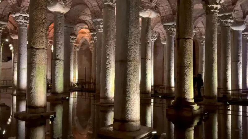 Palatul scufundat de sub Istanbul. Secretele neștiute din Cisterna Basilica, sursa de apă a Constantinopolului