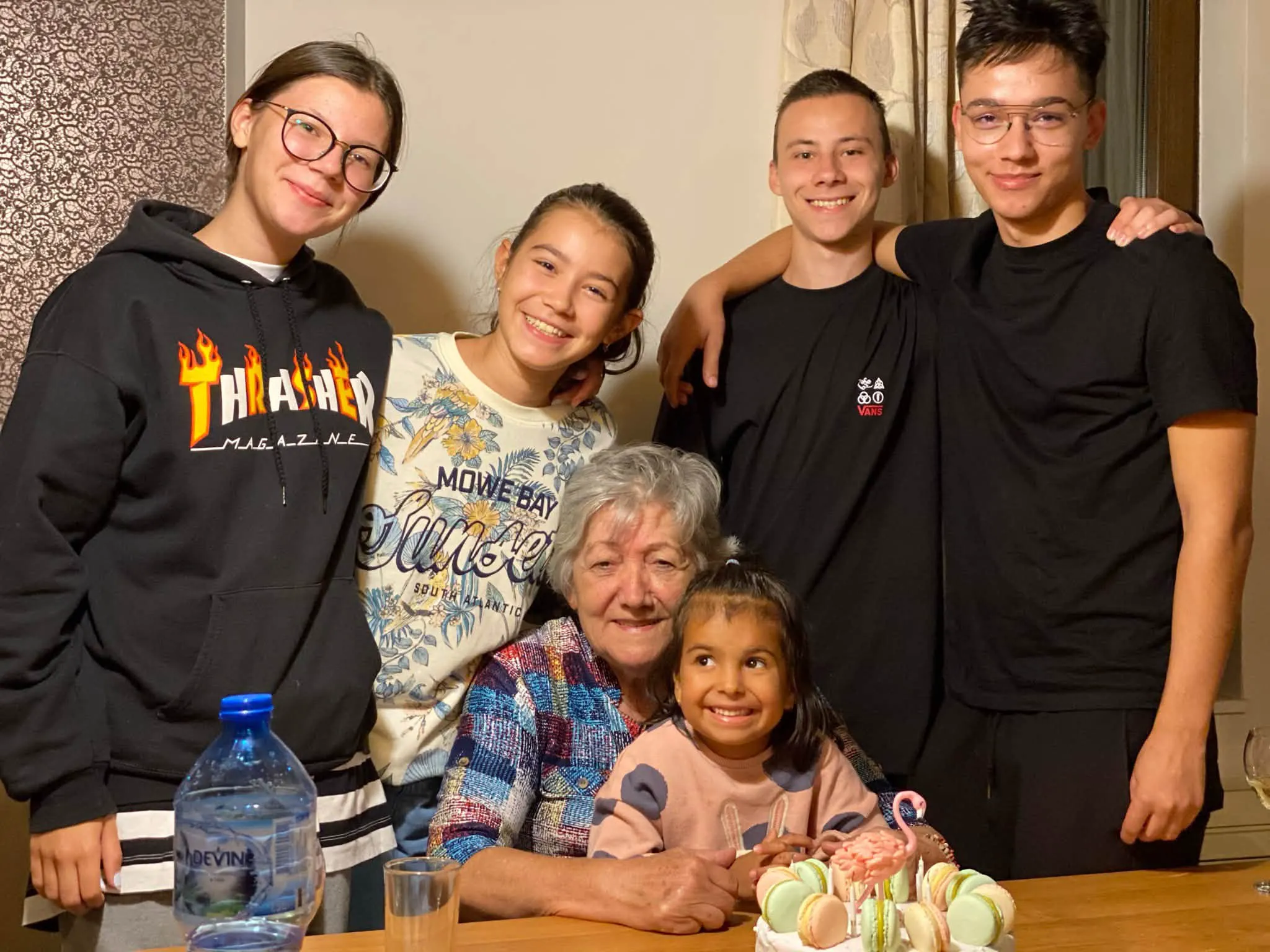 Fata lui Ponta a îmbrăcat hainele de doliu la două zile după ce a sărbătorit alături de bunica paternă. Ultima fotografie împreună 4 Fata lui Ponta a îmbrăcat hainele de doliu la două zile după ce a sărbătorit alături de bunica paternă. Ultima fotografie împreună