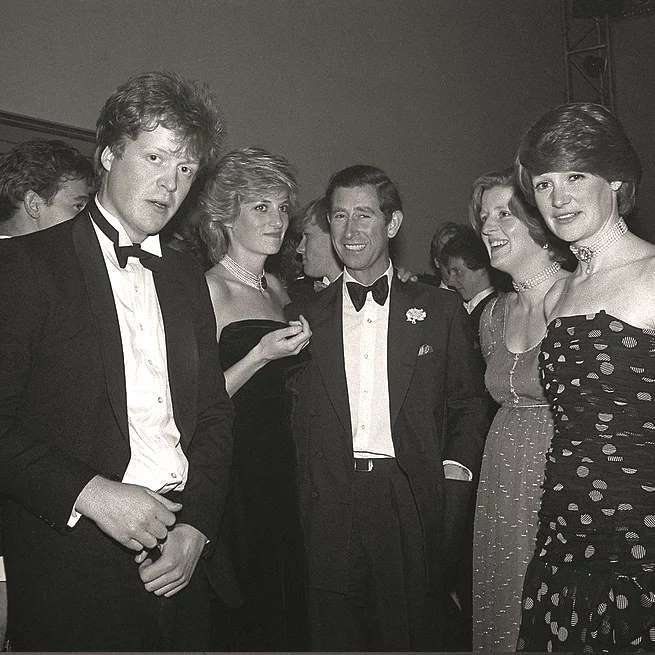 Palatul Buckingham reacționează la dezvăluirile lui Earl Spencer despre Prințesa Diana. Palatul face referire la durere și la memoria afectată de doliu