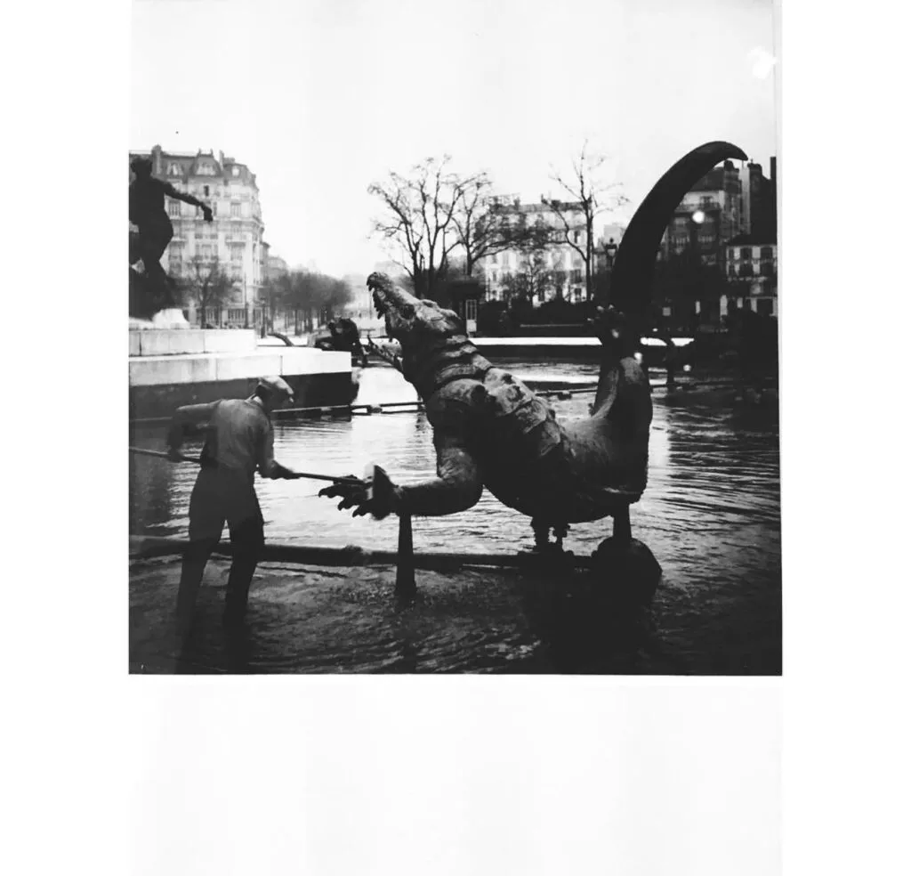 Povestea lui Eli Lotar, fiul lui Tudor Arghezi, aproape necunoscut în România, dar celebru ca fotograf la Paris 4 Povestea lui Eli Lotar, fiul lui Tudor Arghezi, aproape necunoscut în România, dar celebru ca fotograf la Paris