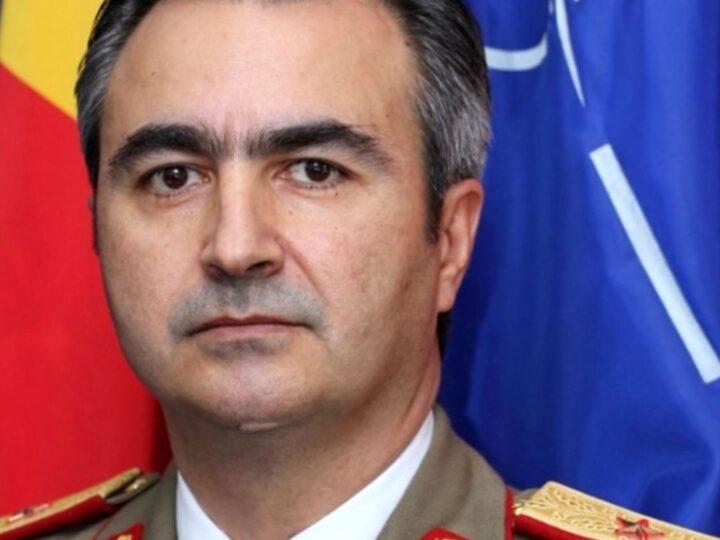 Scene de o sălbăticie rară. Generalul Dorin Ioniță, filmat când își desfigurează amanta pe holul blocului