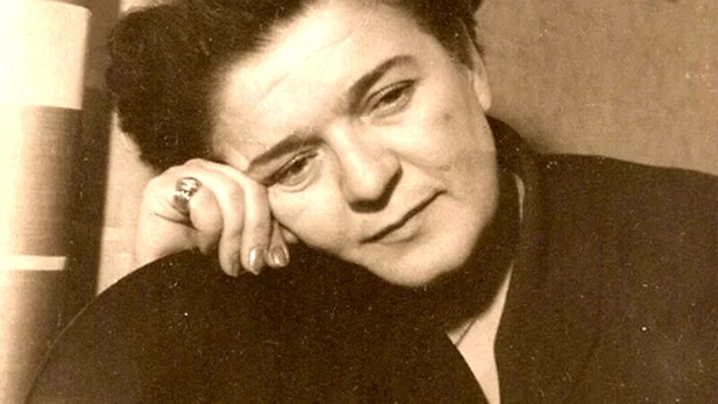 Celebra Ioana Radu, singurul artist care s-a plimbat cu avionul lui Ceaușescu. Povestea fascinantă a cântăreței îndrăgostite de Rapid