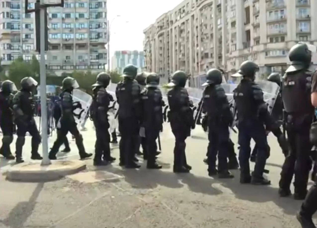 Jandarmi în Piața Victoriei