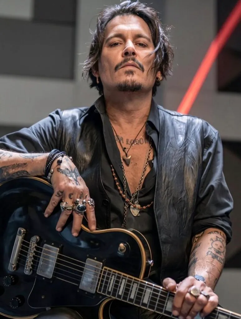 Tendința care cucerește toamna lui 2026. Johnny Depp a lansat moda, anul trecut