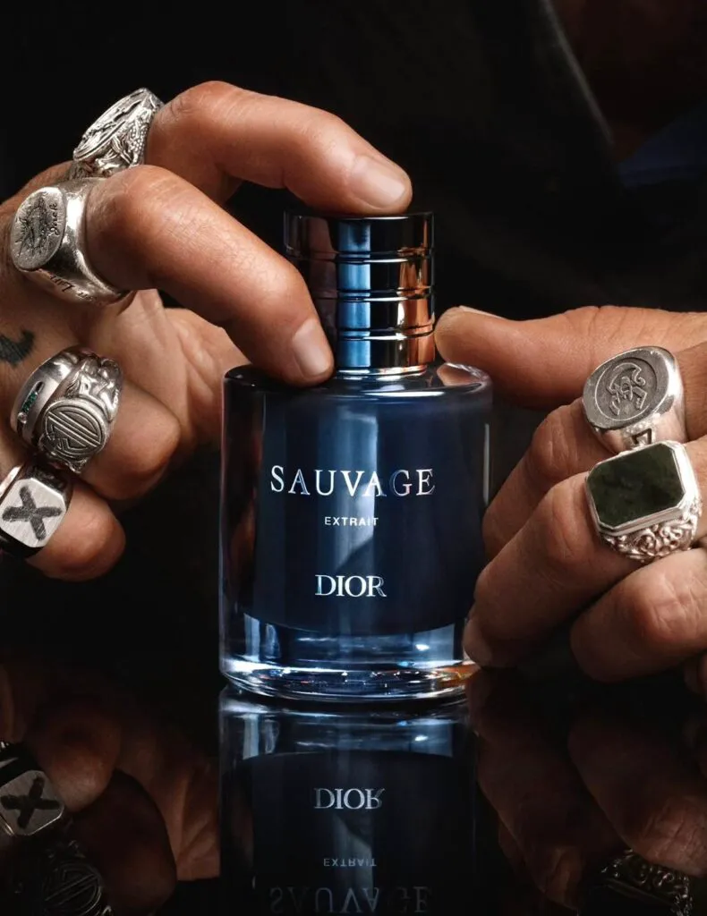 Tendința care cucerește toamna lui 2026. Johnny Depp a lansat moda, anul trecut