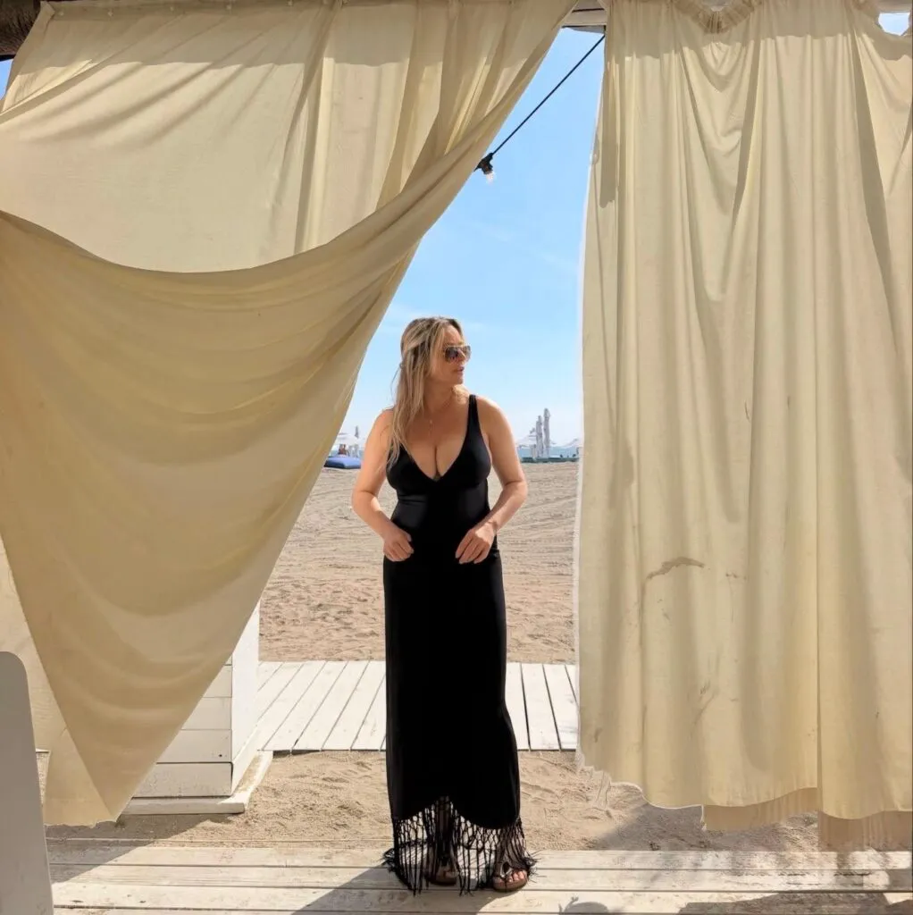 Cum s-a transformat Laura Cosoi după naștere. Vedeta, în costum de baie – Foto 5 Cum s-a transformat Laura Cosoi după naștere. Vedeta, în costum de baie – Foto