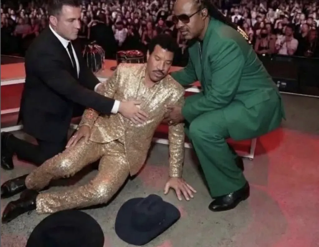 Lionel Richie, internat la ATI după concertul din St. Louis. Ultimele informații despre starea legendarului cântăreț 2 Lionel Richie, internat la ATI după concertul din St. Louis. Ultimele informații despre starea legendarului cântăreț