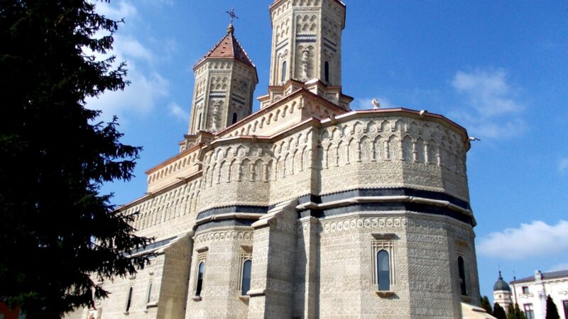 Unde a dispărut ceasul de la mănăstirea Sfinții Trei Ierarhi. Biserica brodată în piatră și misterul aurului de pe ziduri