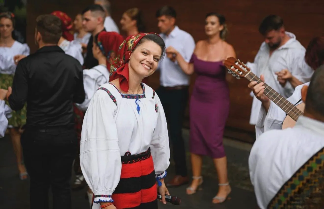 Cine este Maria Mihali, viitoarea soție a lui Alexandru Nazare. Artista de 30 de ani se împarte profesional între două lumi 2 Cine este Maria Mihali, viitoarea soție a lui Alexandru Nazare. Artista de 30 de ani se împarte profesional între două lumi