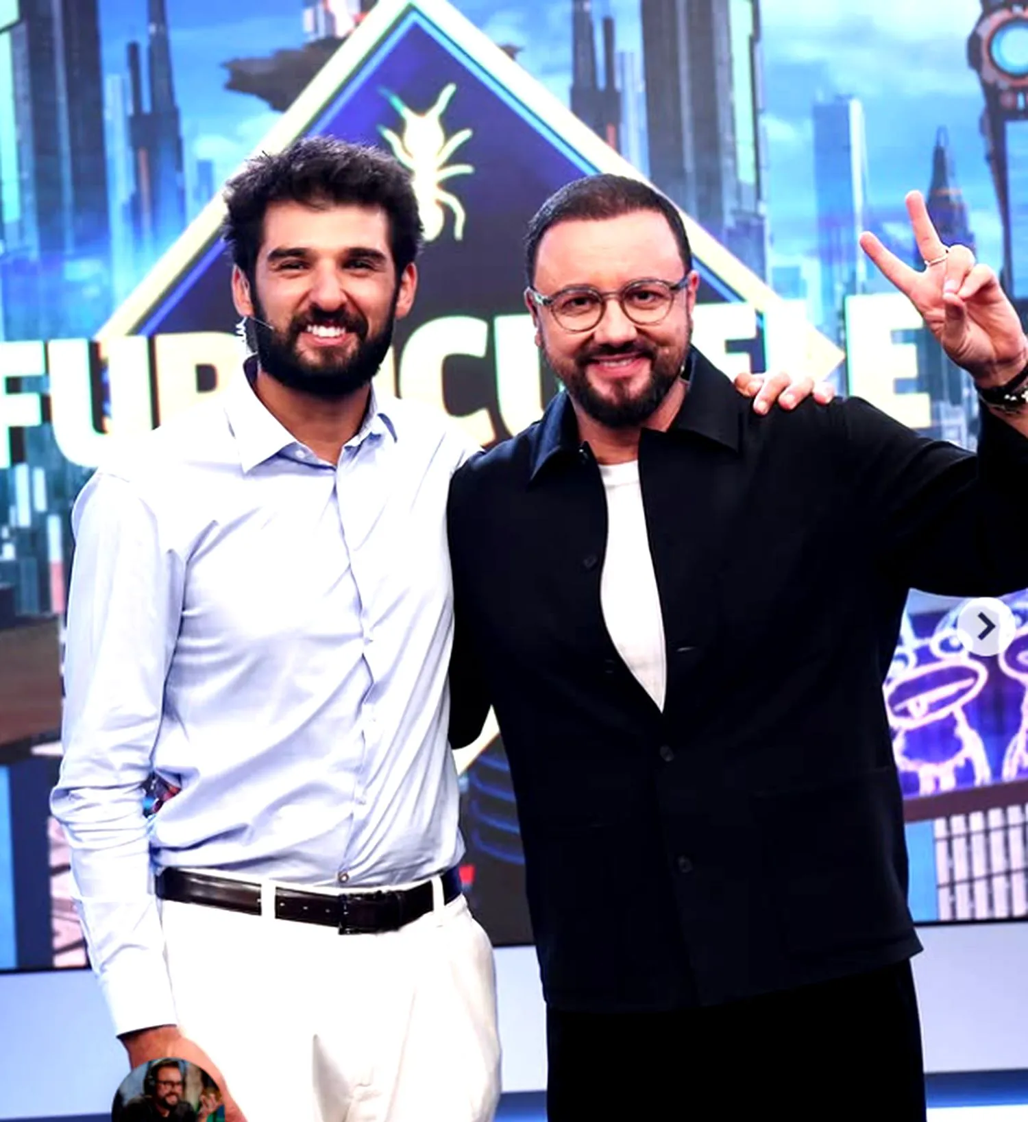 Ce cadou a primit Cătălin Măruță de la chef Abou Zaki, încălțat cu papucii norocoși 2 Ce cadou a primit Cătălin Măruță de la chef Abou Zaki. „Avem talismanul norocos”