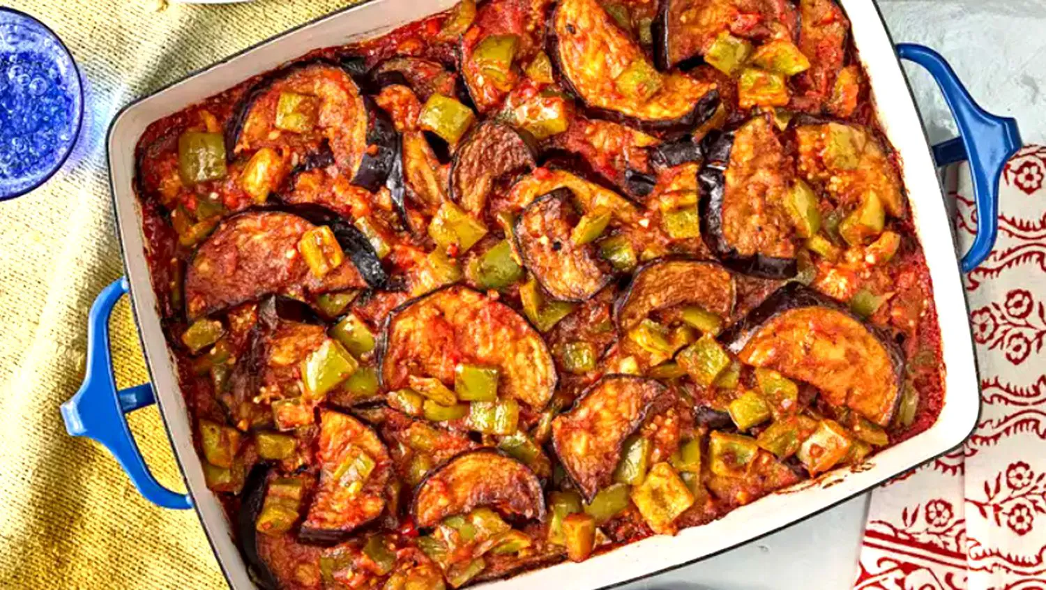 O rețetă delicioasă pentru zilele reci de toamnă. Musaca egipteană cu usturoi și chimen