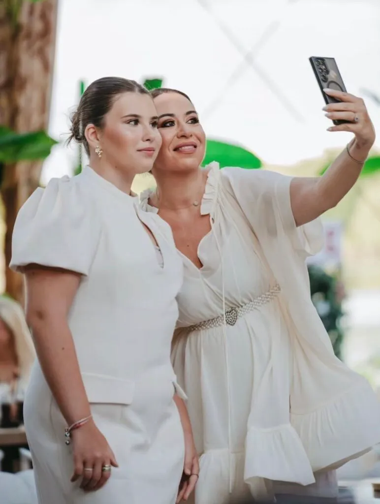 Oana Roman, dezvăluiri despre transformarea spectaculoasă: „Minus 15 kg din martie până acum” 6 Oana Roman, dezvăluiri despre transformarea spectaculoasă: „Minus 15 kg din martie până acum”