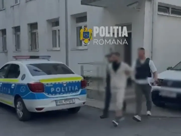 Răzbunarea unui puști părăsit: a tăiat cauciucurile de la mașina mamei iubitei. Poliția l-a reținut