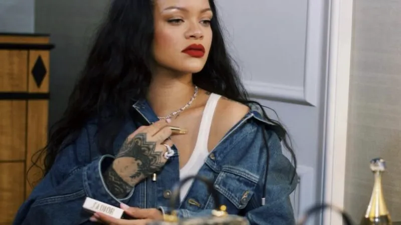 Rihanna arată în ce lux o crește pe fiica ei cea mică. Fetița a împlinit 1 an