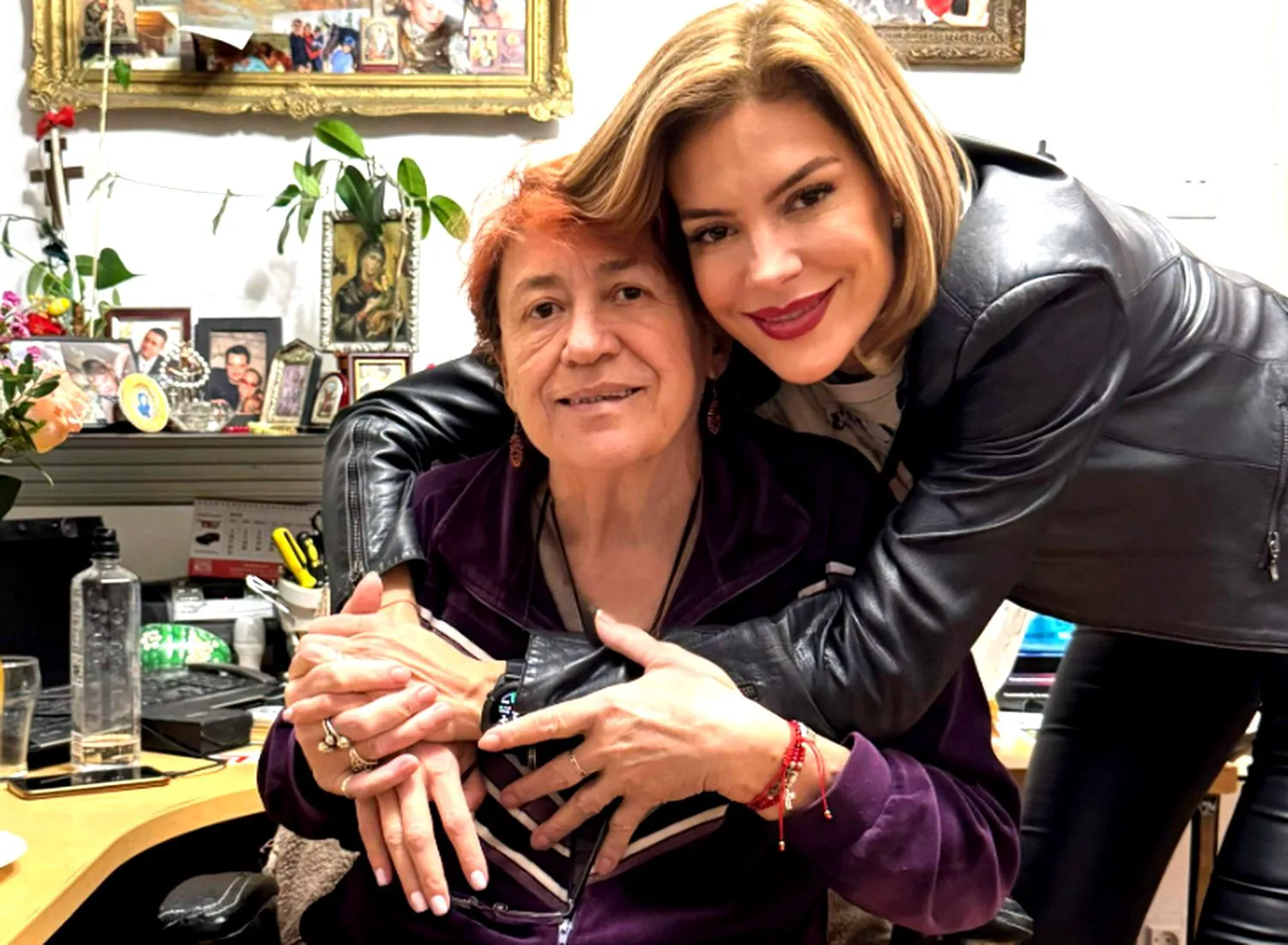 Roxana Ciuhulescu, mesaj sfâșietor după moartea mamei sale: „Mamele nu mor. Ele pleacă la Dumnezeu și continuă să ne iubească de acolo”