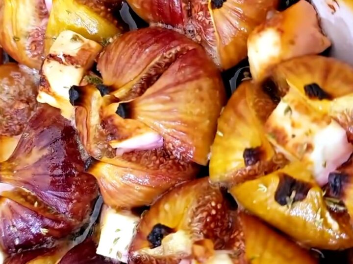 Smochine coapte cu brânză, miere și ierburi aromatice. Cea mai tare rețetă pentru toamnă