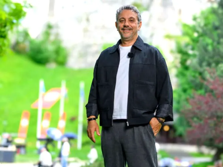 Chef Sorin Bontea, poveste amuzantă cu paltonul portocaliu care i-a luat foc. „Aveam și căciuliță cu ciucuri”