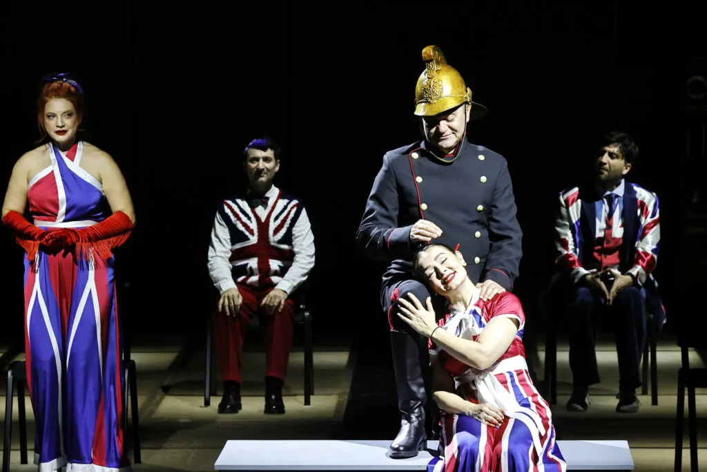 Teatrul Național din Timișoara, la FNT 2026, cu „Cântăreața cheală”. Două reprezentații speciale 4 Teatrul Național din Timișoara, la FNT 2026, cu „Cântăreața cheală”. Două reprezentații speciale