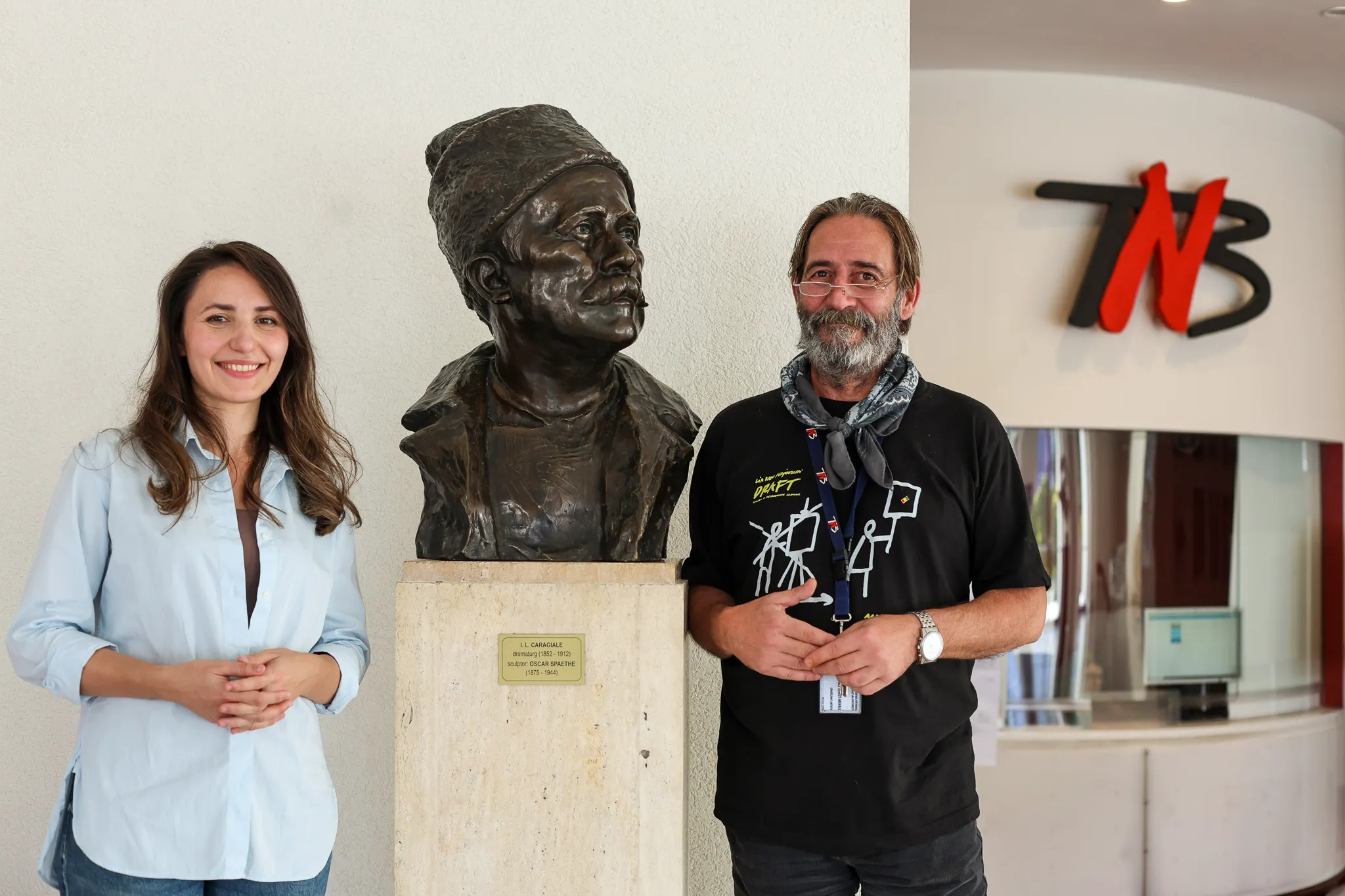Muzeograful Mihaela Verman și consultantul artistic Ionuț Corpaci. Foto Florin Ghioca