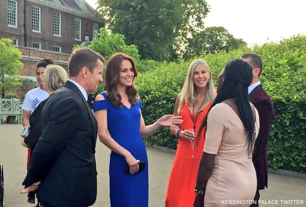 Războiul rochiilor lui Meghan și Kate. Gafa care a declanșat ruptura dintre Meghan Markle și un designer celebru 2 Prințesa Kate Middleton într-o rochie creată de Roland Mouret