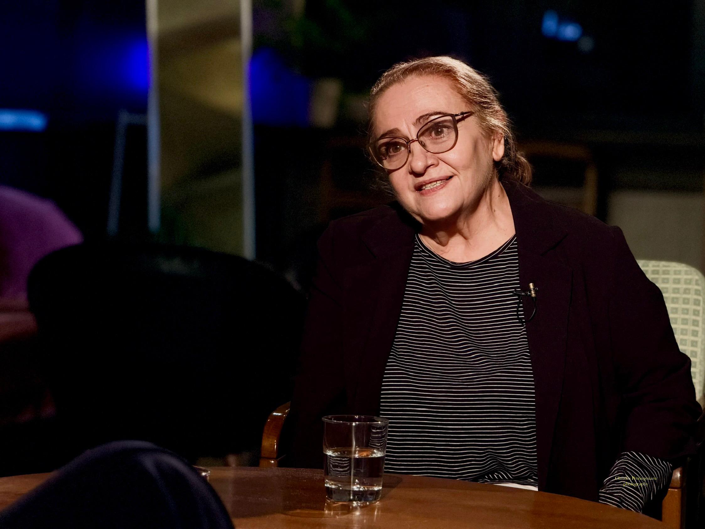 Dana Dogaru, mărturisiri despre teatru, oameni și timp. O viață întreagă povestită la „Rețeaua de idoli”