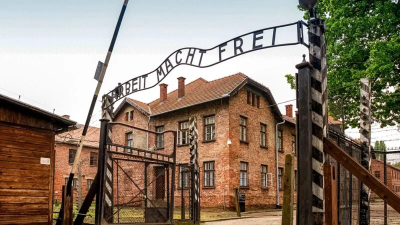 „Bestia” de la Auschwitz. Își alegea deținuți pe post de „animale de companie”