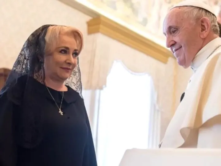 Ce s-a ales de ceasul oferit de Viorica Dăncilă lui Papa Francisc. Pista care duce la Vatican