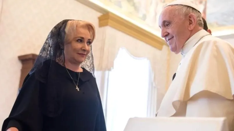 Ce s-a ales de ceasul oferit de Viorica Dăncilă lui Papa Francisc. Pista care duce la Vatican