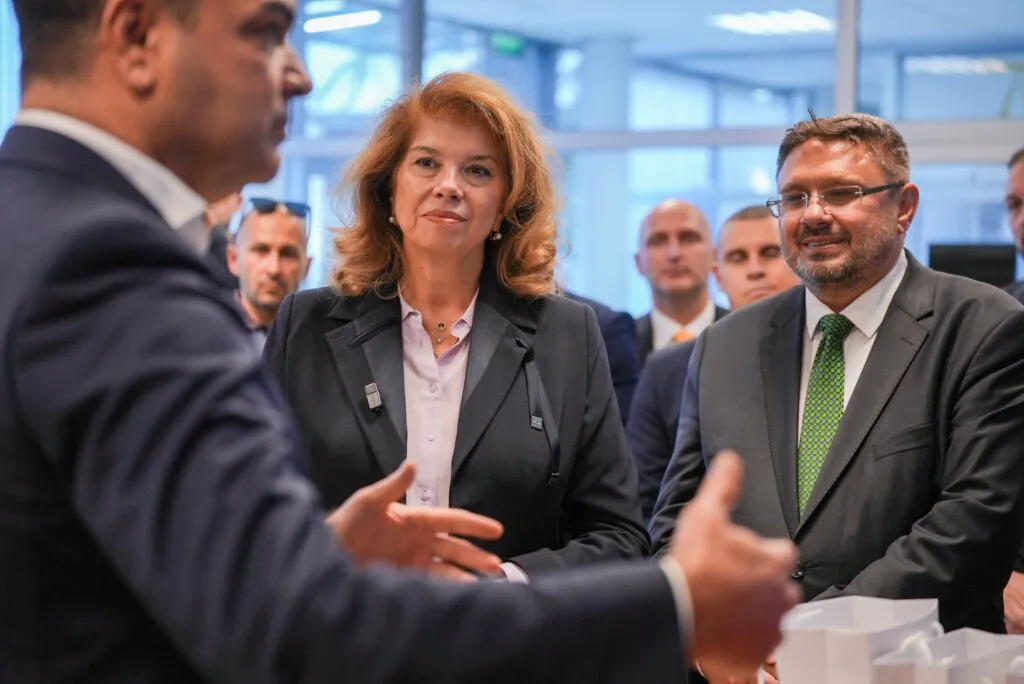 România a pus premier un fost jurnalist, Bulgaria vrea președinte o fostă jurnalistă. Cine e favorita de la Sofia! 2 România a pus premier un fost jurnalist, Bulgaria vrea președinte o fostă jurnalistă. Cine e favorita de la Sofia!