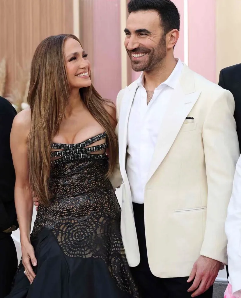 Jennifer Lopez a descoperit secretul fericirii după patru căsnicii eșuate. Noua relație este fără obligații 2 Jennifer Lopez a descoperit secretul fericirii după patru căsnicii eșuate. Noua relația este fără obligații