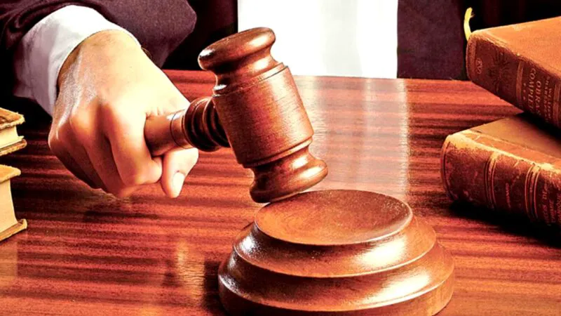 Bancuri. La tribunal: Bun, divortați, dar aveți 3 copii. Cum îi împărțiți? Leșini de râs…