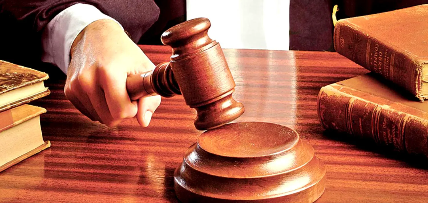 Bancuri. La tribunal: Bun, divortați, dar aveți 3 copii. Cum îi împărțiți? Leșini de râs…