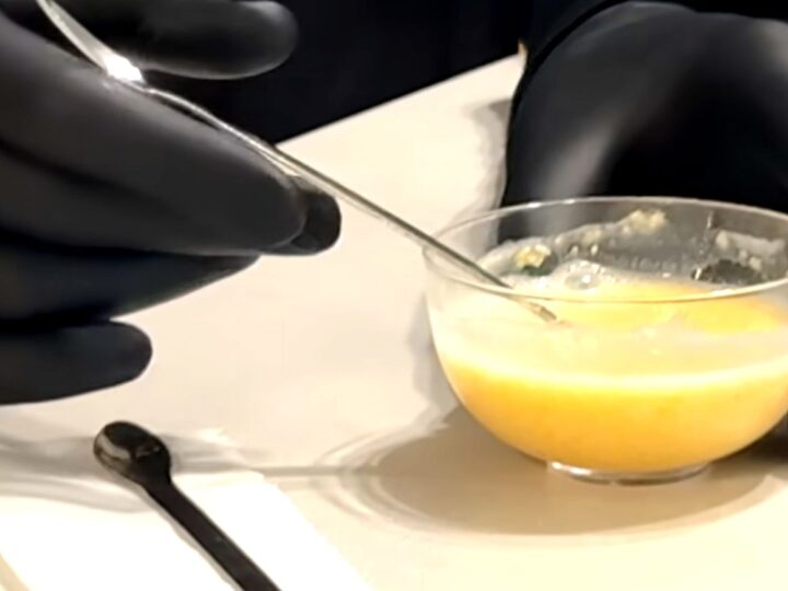 Mască cu trei ingrediente naturale pentru un ten de revistă. Se folosește la mănăstirea Techirghiol