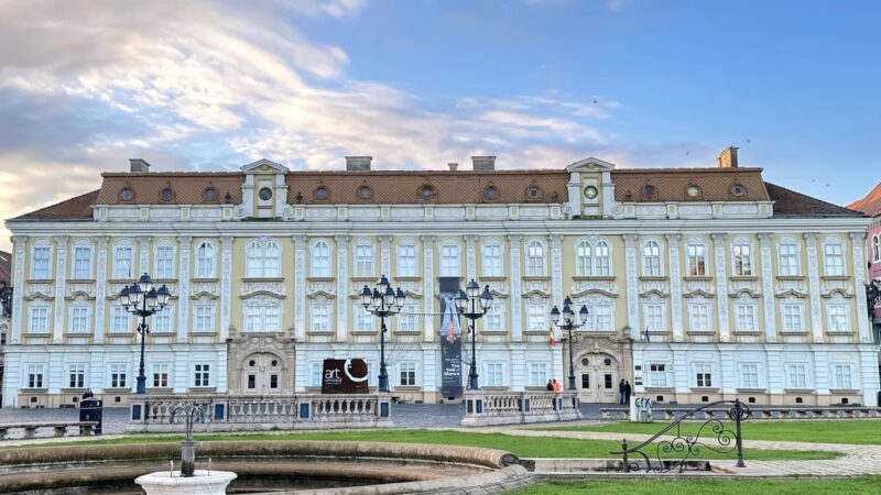 Expoziție-eveniment. Zeci de picturi de Giorgio de Chirico ajung pentru prima dată în România
