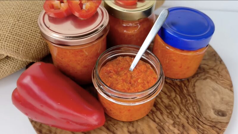Cum faci pastă de ardei capia cu hrean pentru iarnă. Secretul unei conserve delicioase