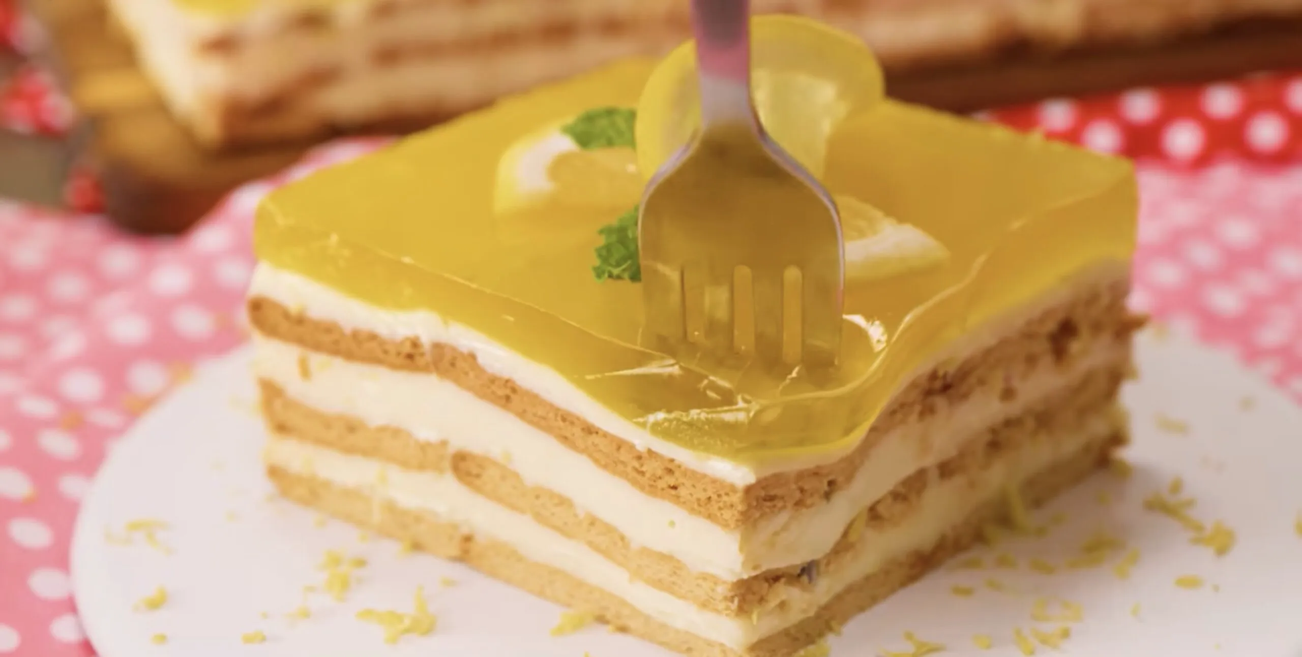 Ce desert simplu poți face cu biscuiți populari. Prăjitură cu cremă de lămâie, fără coacere
