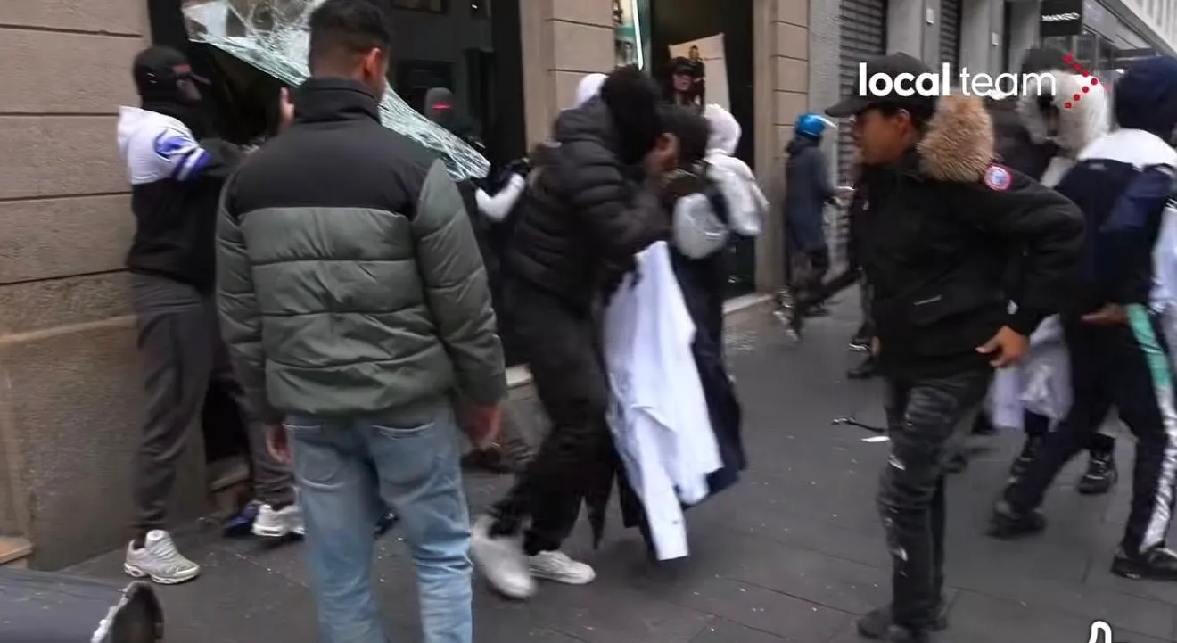 Italienii, șocați de devastările tinerilor după modelul din Franța. Giorgia Meloni trimite armata la Milano