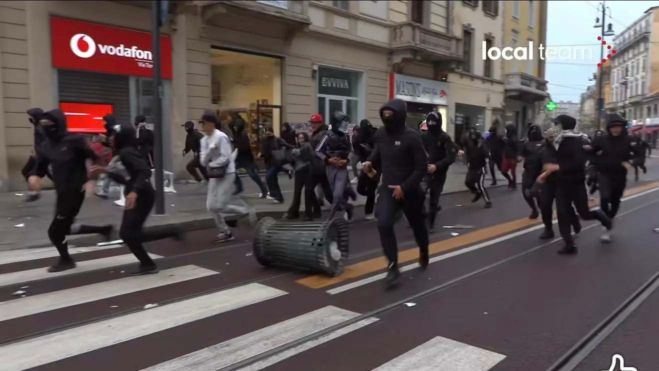 Italienii, șocați de devastările tinerilor după modelul din Franța. Giorgia Meloni trimite armata la Milano