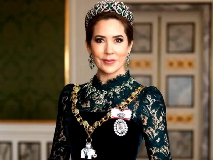 Povestea diademei cu safire a reginei Alexandrine, veche de 128 de ani. Regina Mary a Danemarcei a reinventat-o